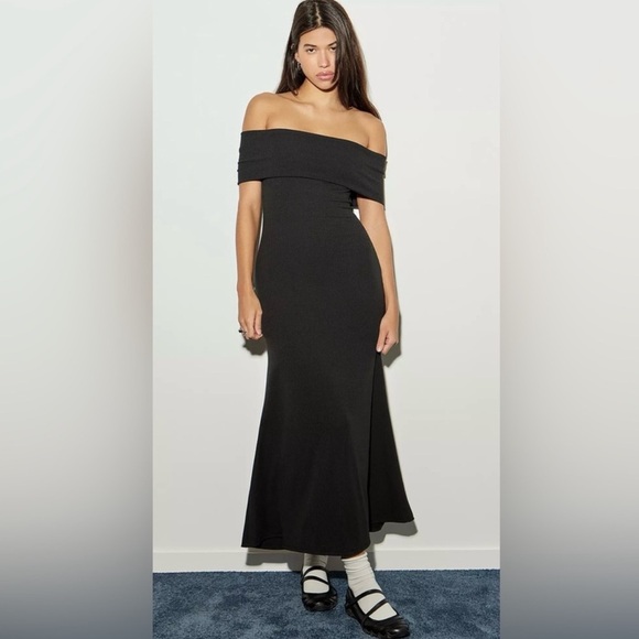 Silence + Noise Jayde Off-The-Shoulder Maxi Dress - Picture 1 of 11